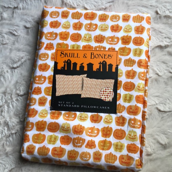 Skull & Bones Halloween Jack o Lantern Pumpkins Pillowcases - Picture 2 of 7